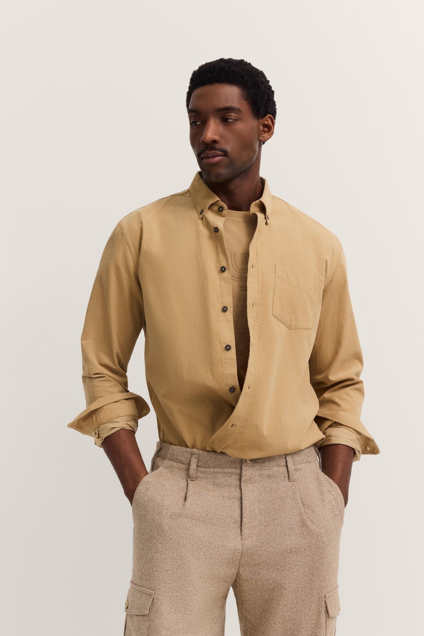 Bugatti Herren Cordhemd im Modern Fit mit Button-Down-Kragen