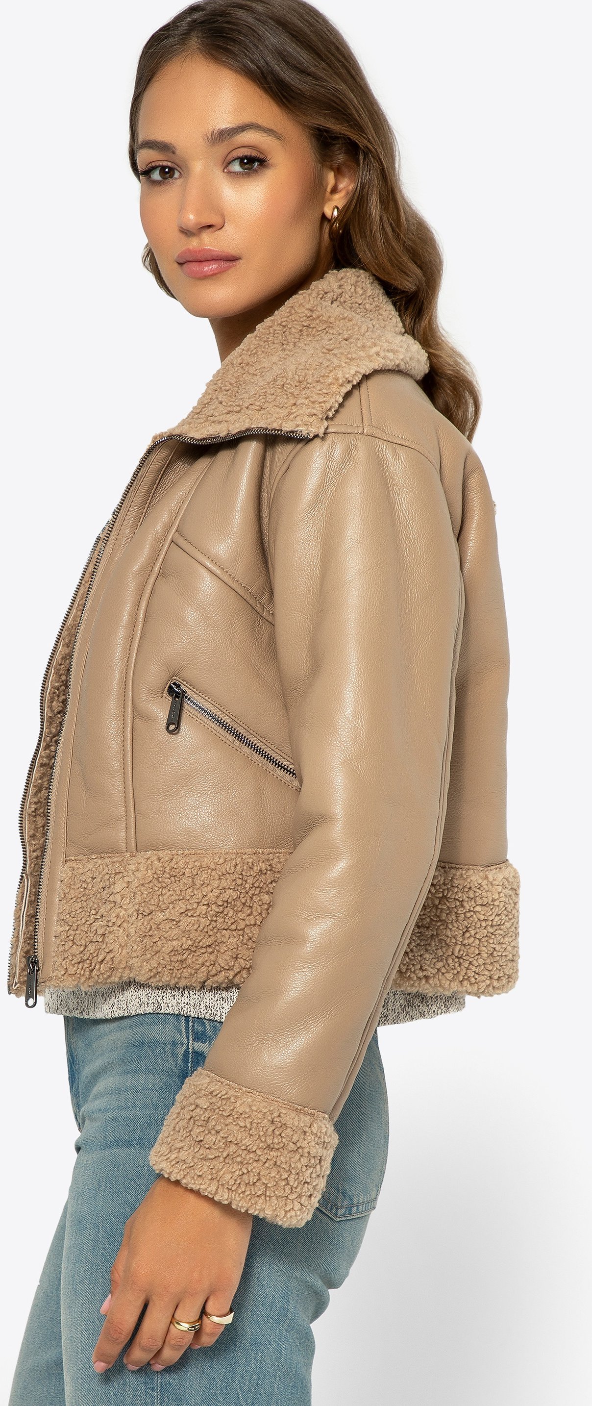 Wittchen Damen kurze beige Jacke mit Pelzbesatz, beiges Kunstleder