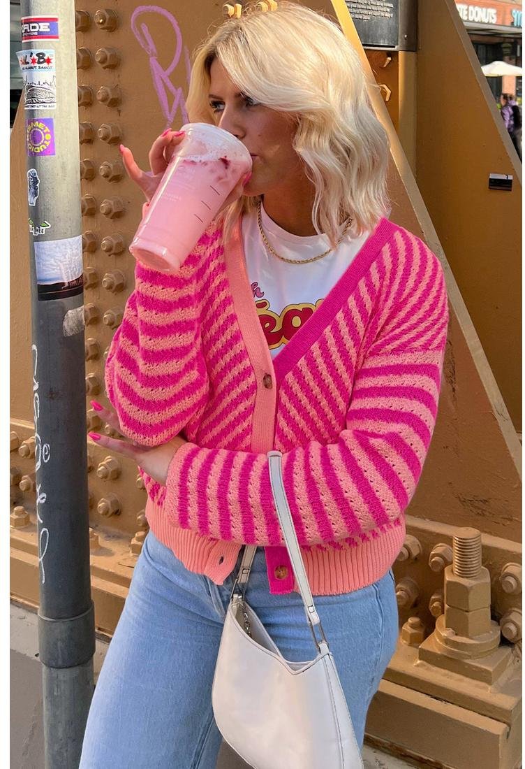 Thumbnail - Azura Austausch Pink Gestreifter Knopf-v-Ausschnitt Drop-Shoulder Cardigan