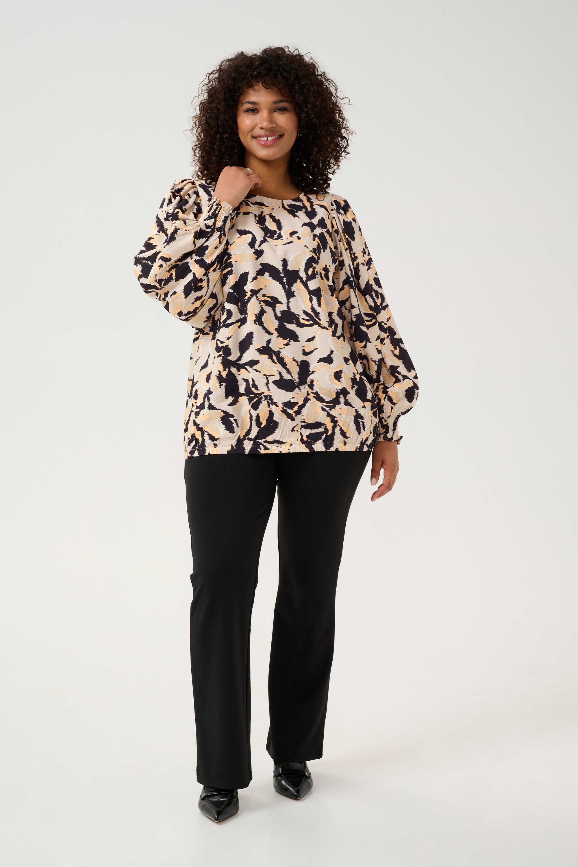 Thumbnail - Langarm-Bluse Regular fit Beige/Black/Peach Blurry Leaf multicolour