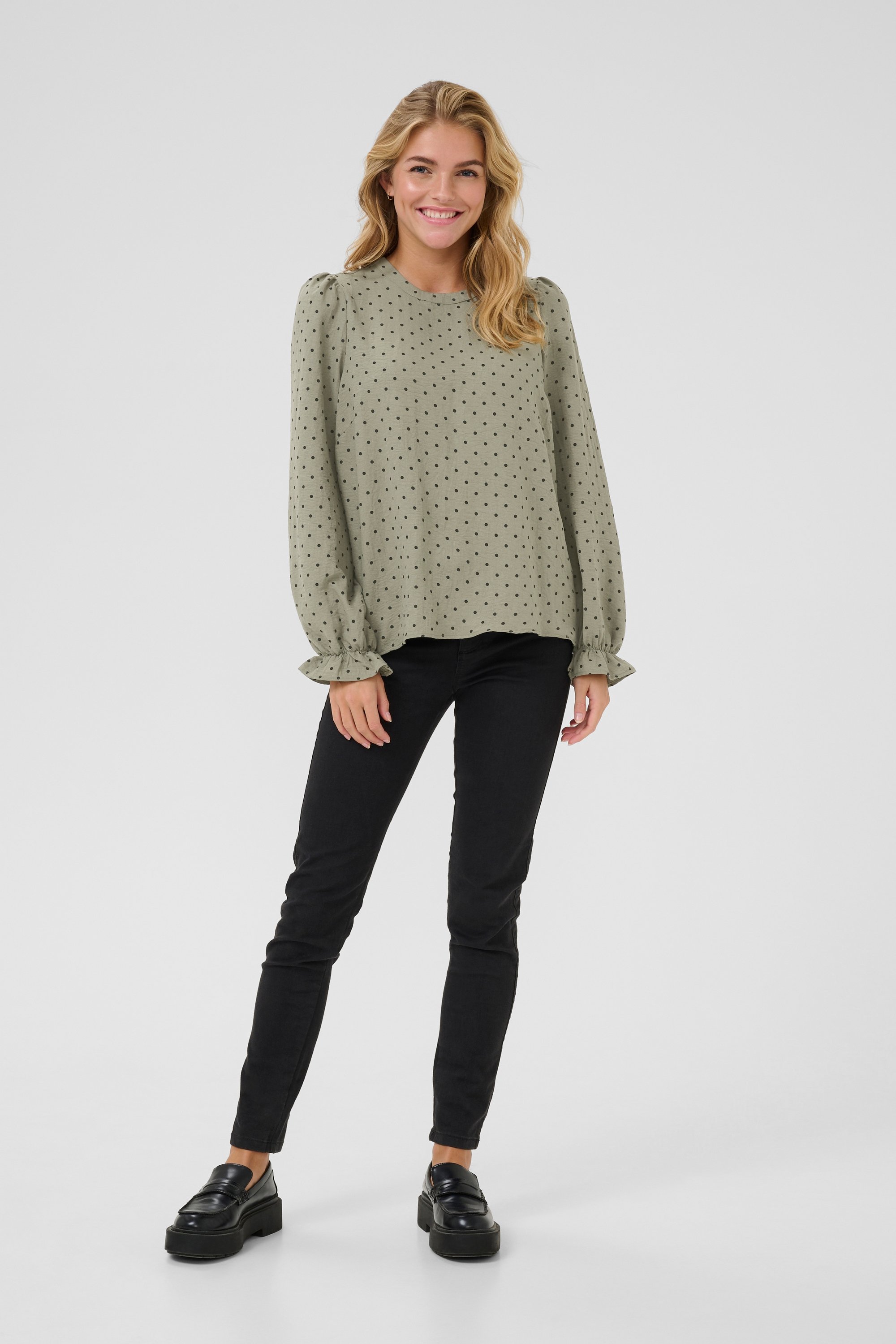 Thumbnail - Langarm-Bluse Regular fit Vetiver w. Deep Black Dot green