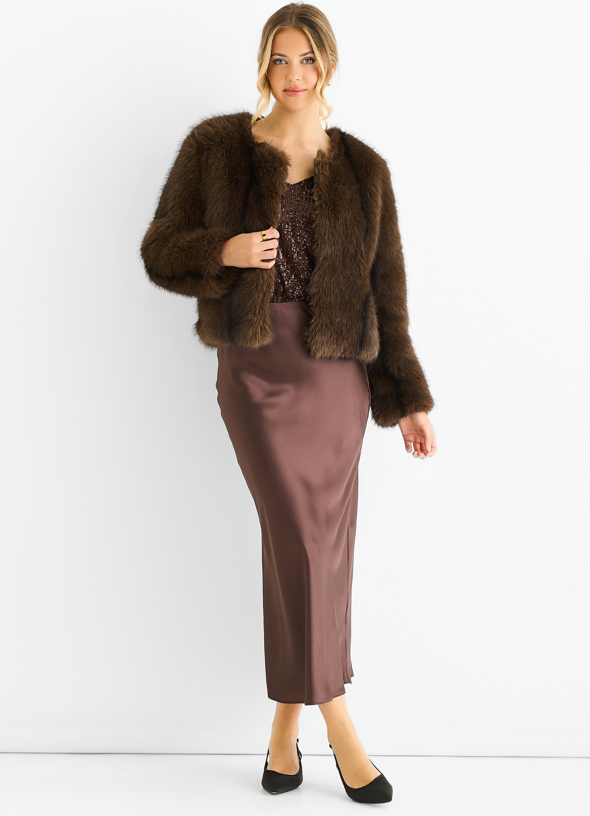 Kaffeefarbene Rundhals-Faux-Fur-Cropped-Jacke