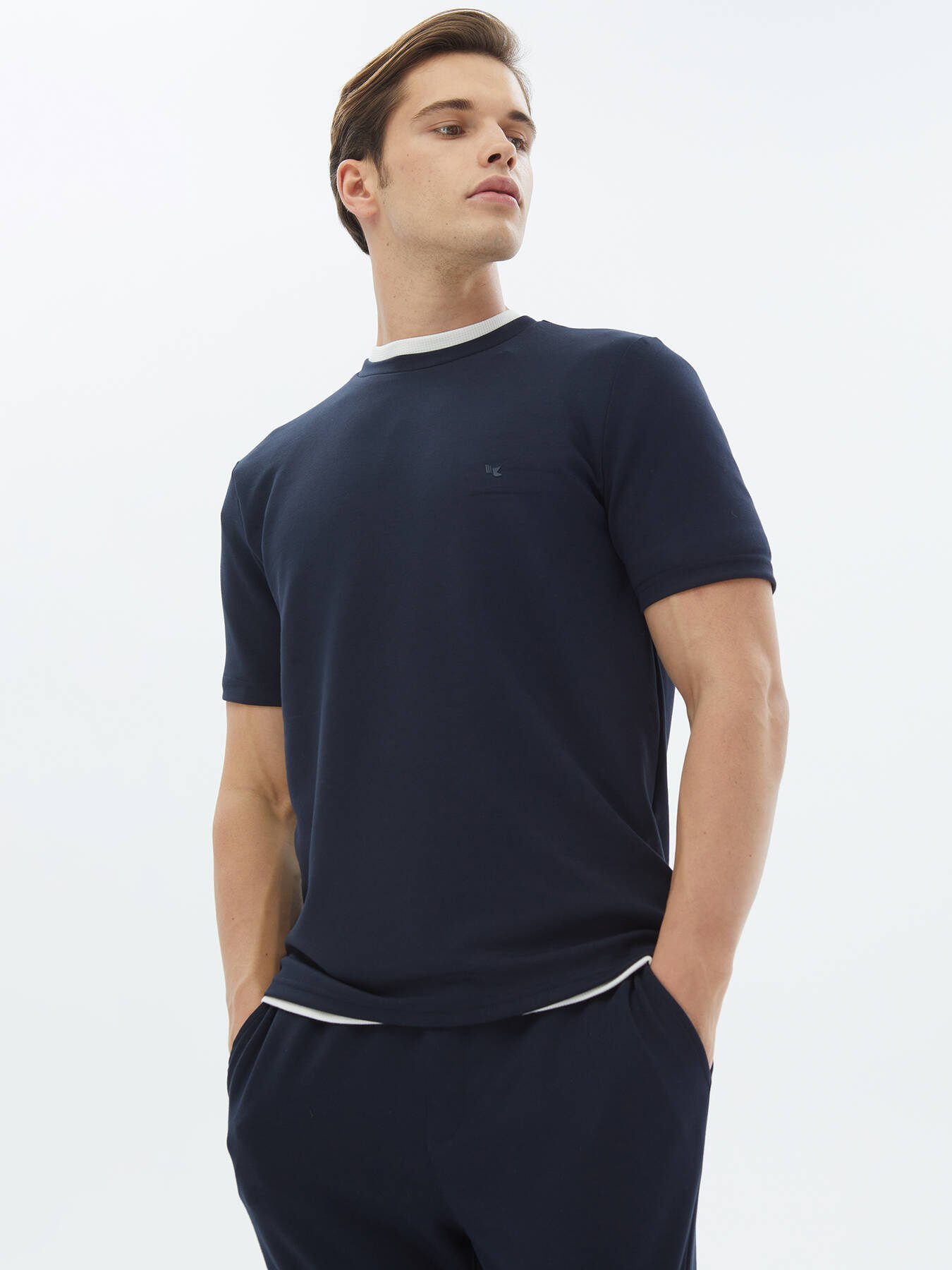 Schlichtes T-Shirt mit Rundhalsausschnitt