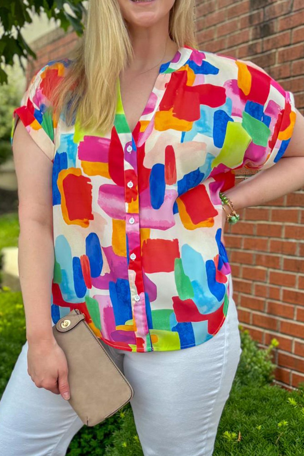 Thumbnail - Bunt bedruckte Plus-Size Bluse mit Knopfleiste und Spaltenkragen