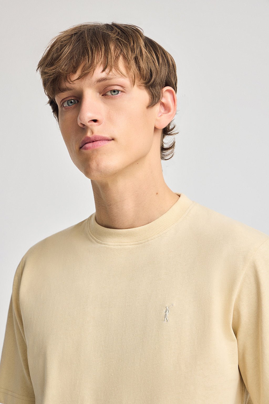 T-Shirt elfenbein aus Baumwolle und Leinen mit gesticktem Rigby Go-Logo