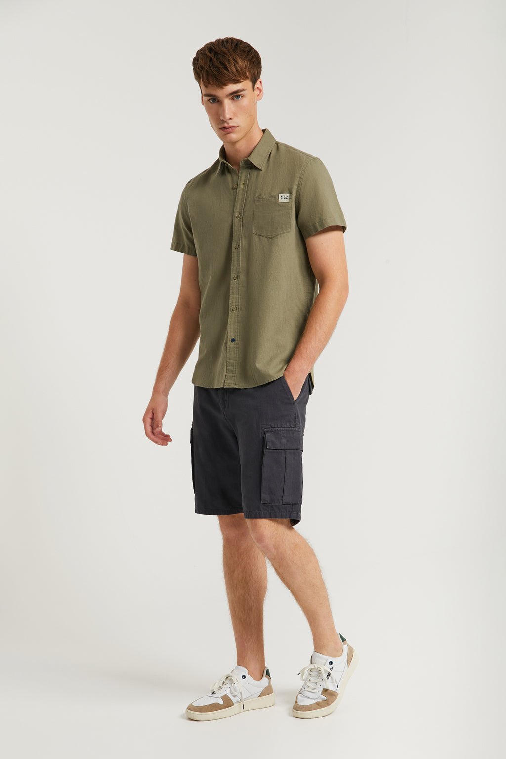 Leinenhemd khaki mit Brusttasche