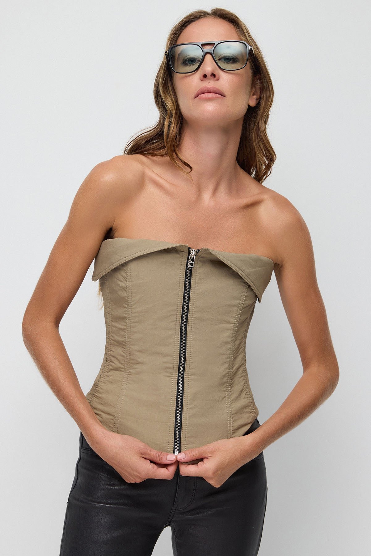 Gewebtes Bustier mit Reißverschlussdetail auf der Vorderseite