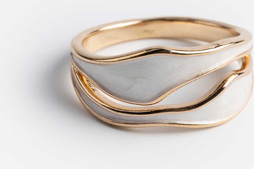 Ring - Metallic-Details - goldfarben