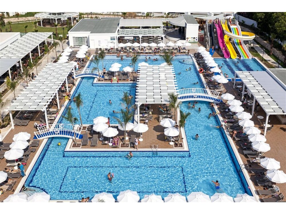 Karmir Resort and Spa