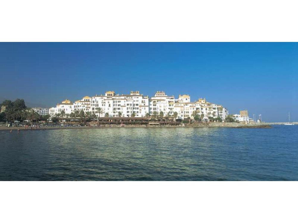 Park Plaza Suites