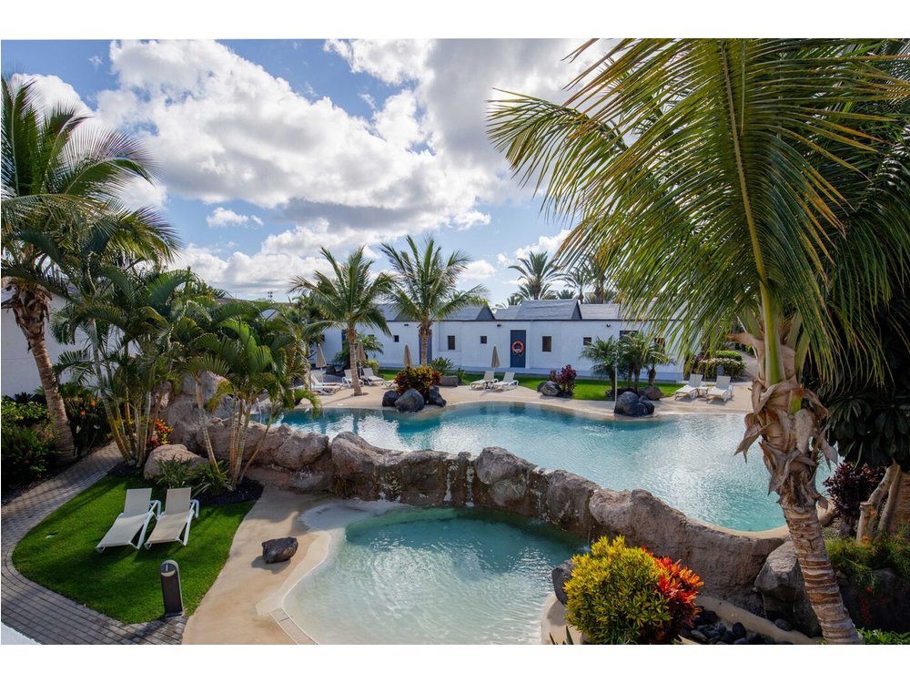 R2 Romantic Fantasia Dreams and Suites Hotel