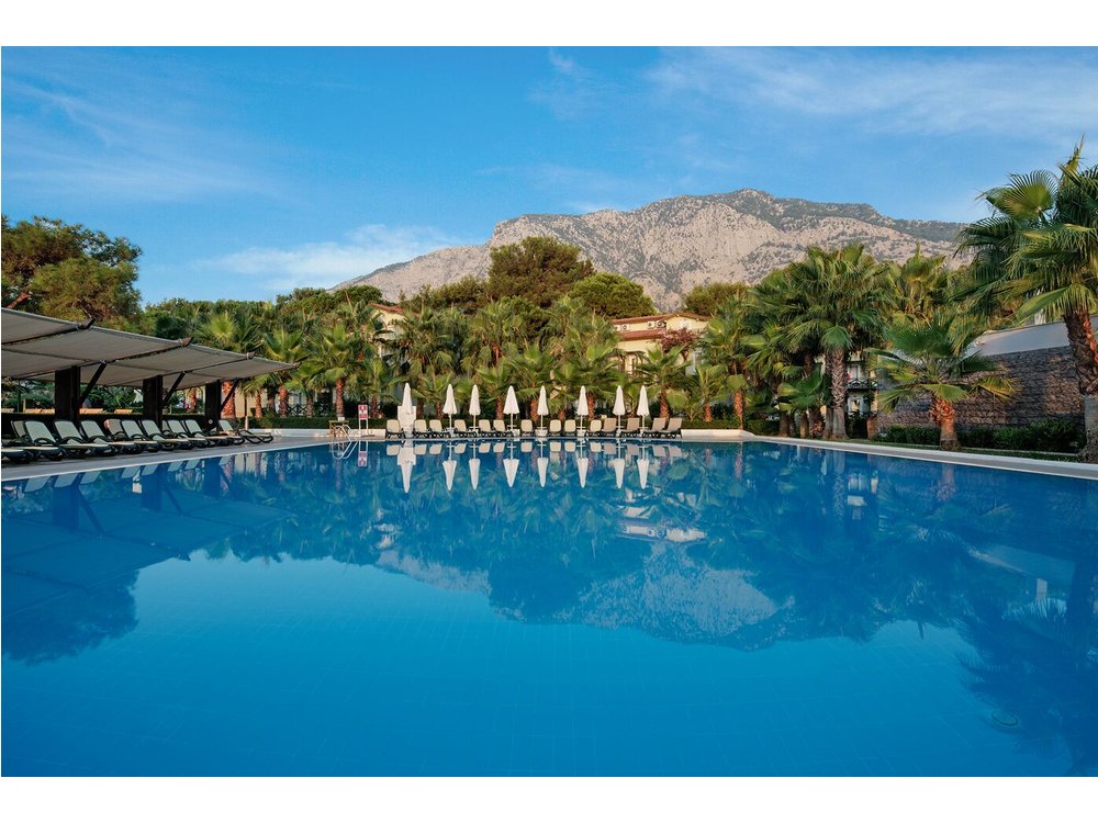 Crystal Flora Beach Resort