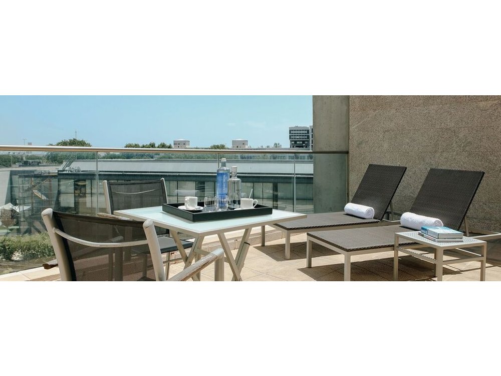 Hesperia Fira Suites-Barcelona