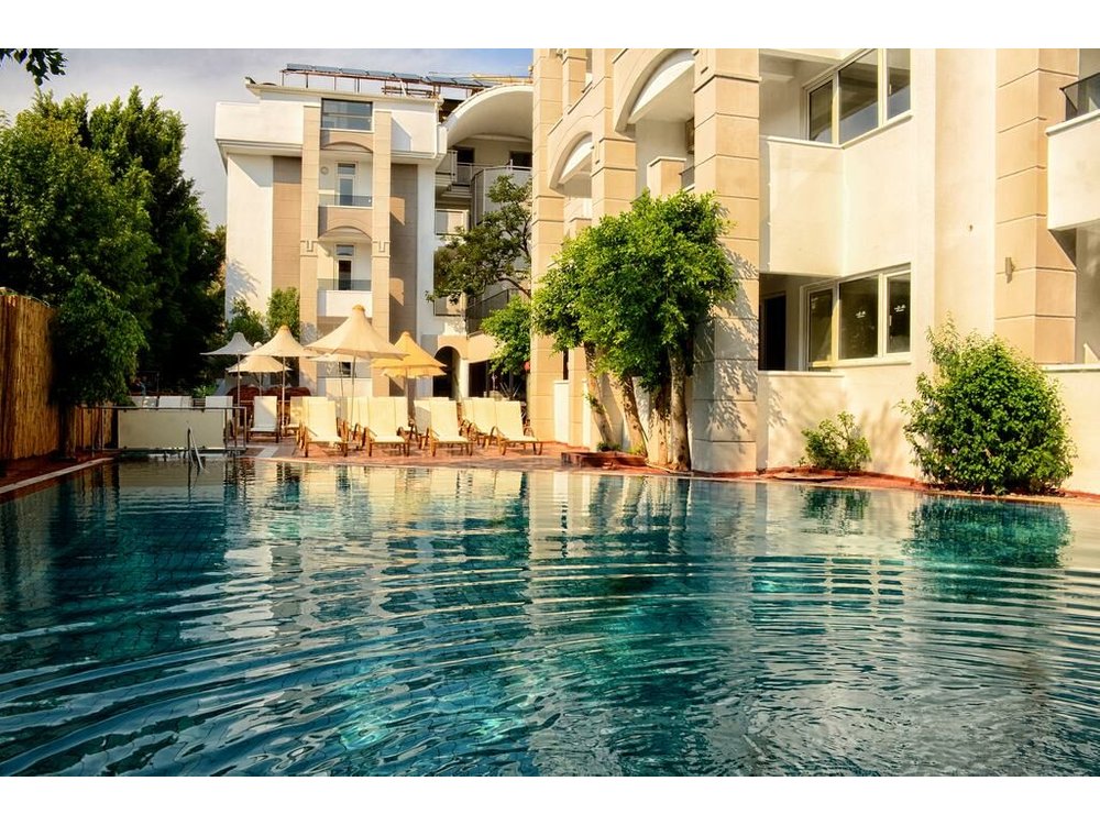 Two Seas Luxury Suites