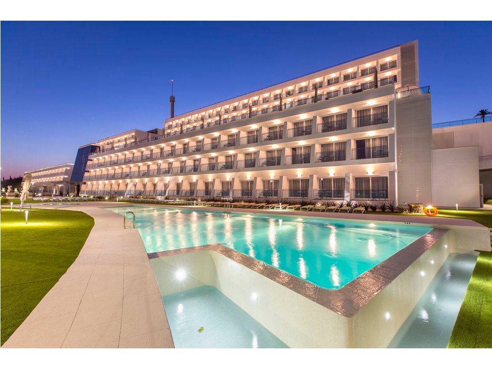 Grand Luxor Village