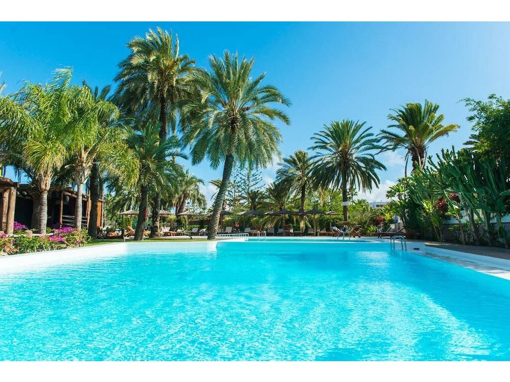 HL Miraflor Suites