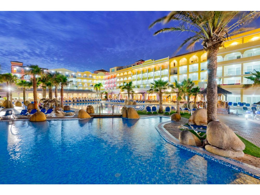 Mediterraneo Bay