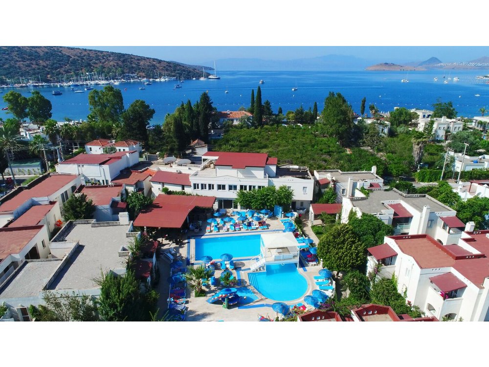 Summer Garden Suites and Beach Hotel