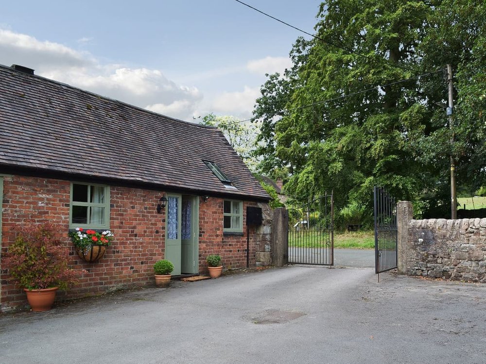 Brookfarm Cottages - Honeysuckle Cottage