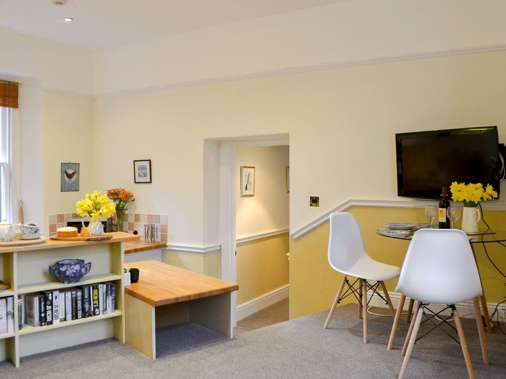 Garth Country House Cottages- Garth Court