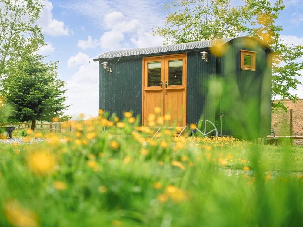 Samlesbury Hall Glamping - The Mutt Hut
