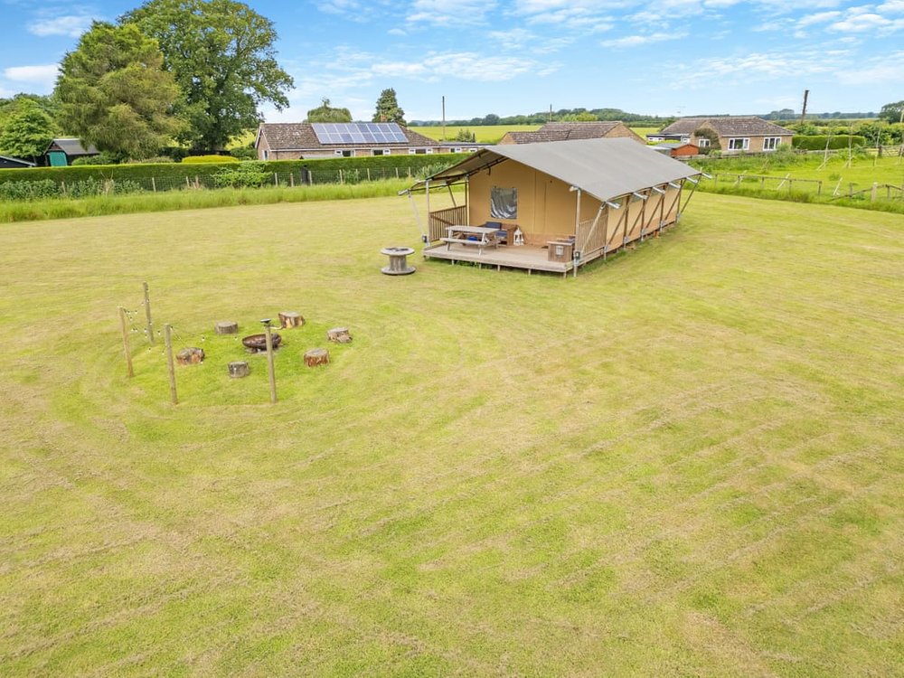 Hawthorns Glamping - Fallow
