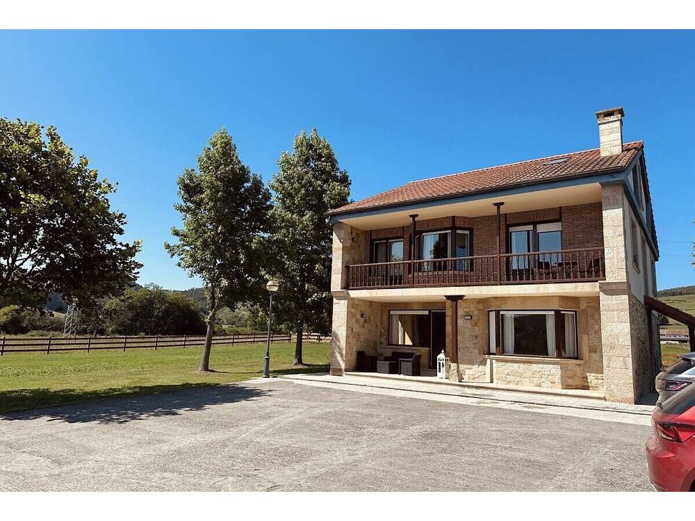 Holiday home in Bareyo from £202 per night