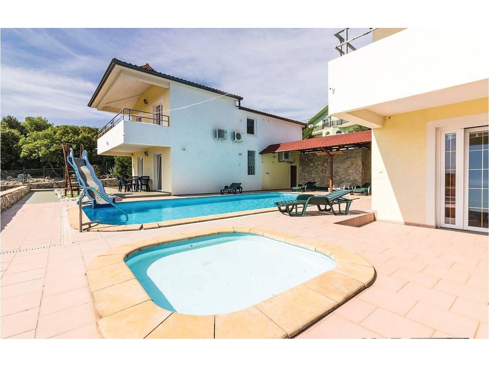 Holiday apartment in Raša from £18 per night