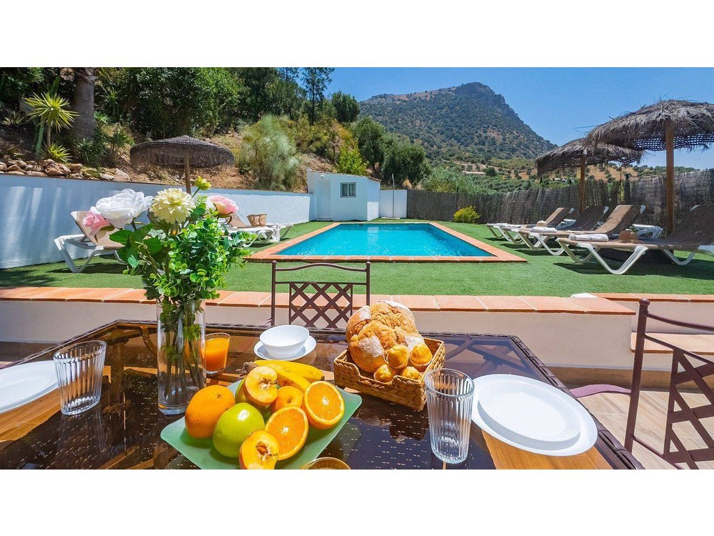 Holiday home in El Gastor from £123 per night