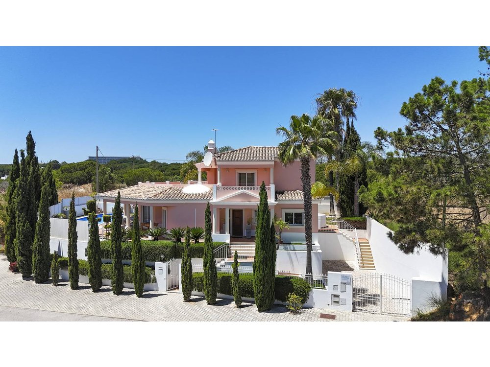 Holiday home in Albufeira from £142 per night