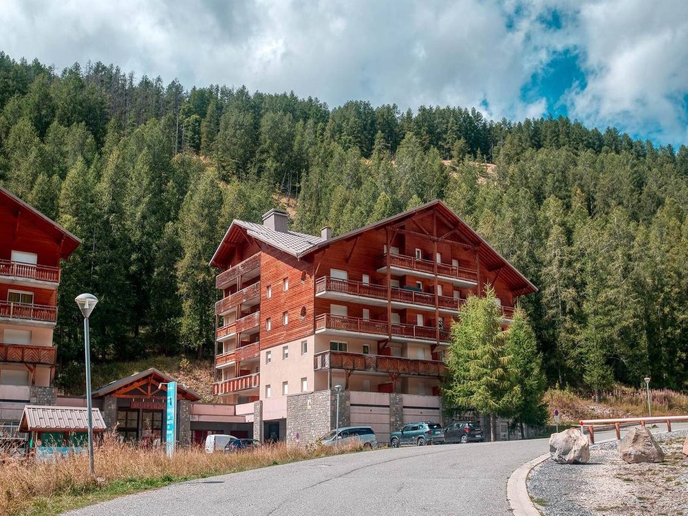 Holiday apartment in Allos from £80 per night