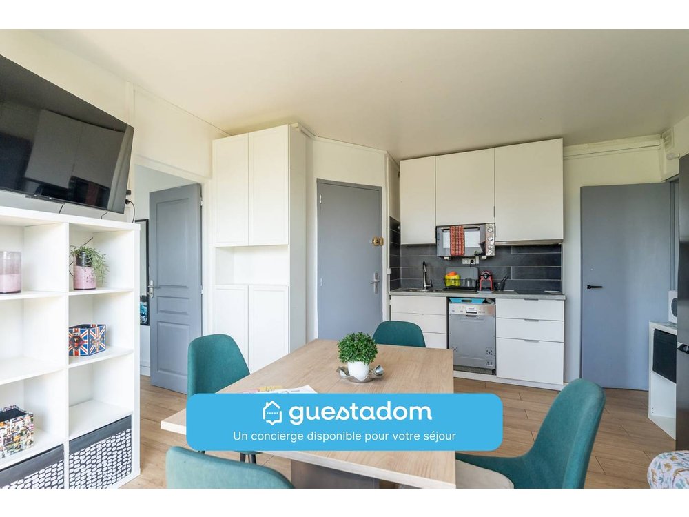 Holiday apartment in Créteil from £100 per night