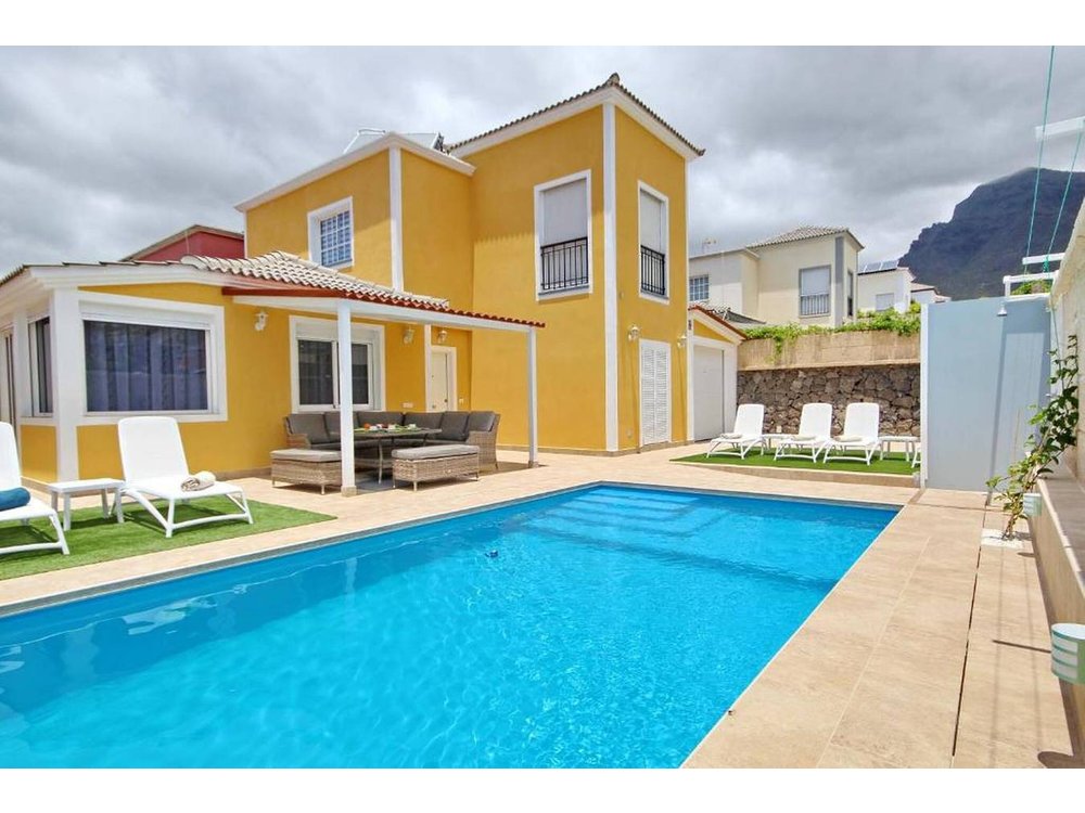 Holiday home in Adeje from £725 per night
