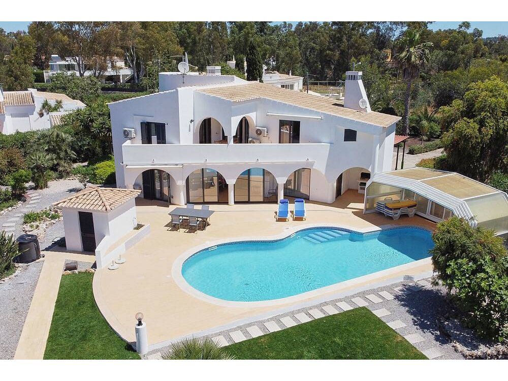 Holiday home in Alvor from £275 per night