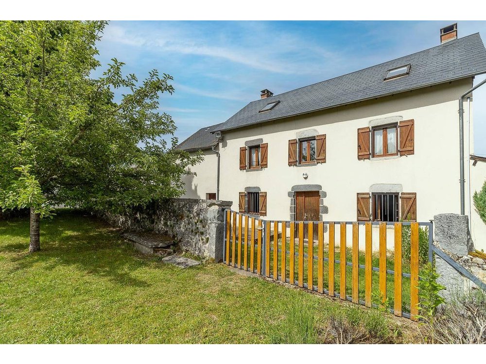 Holiday home in Auvergne from £53 per night