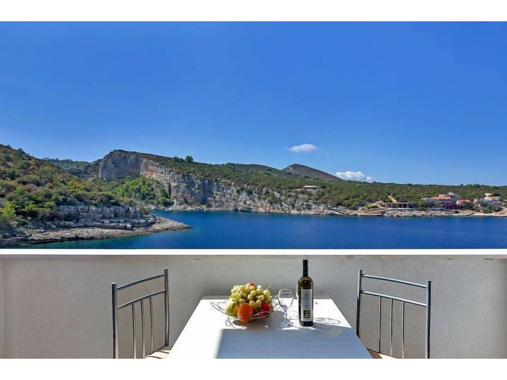 Holiday apartment in Hvar from £35 per night