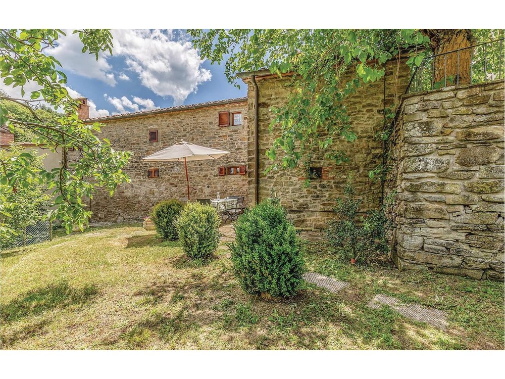 Holiday apartment in Cortona from £33 per night
