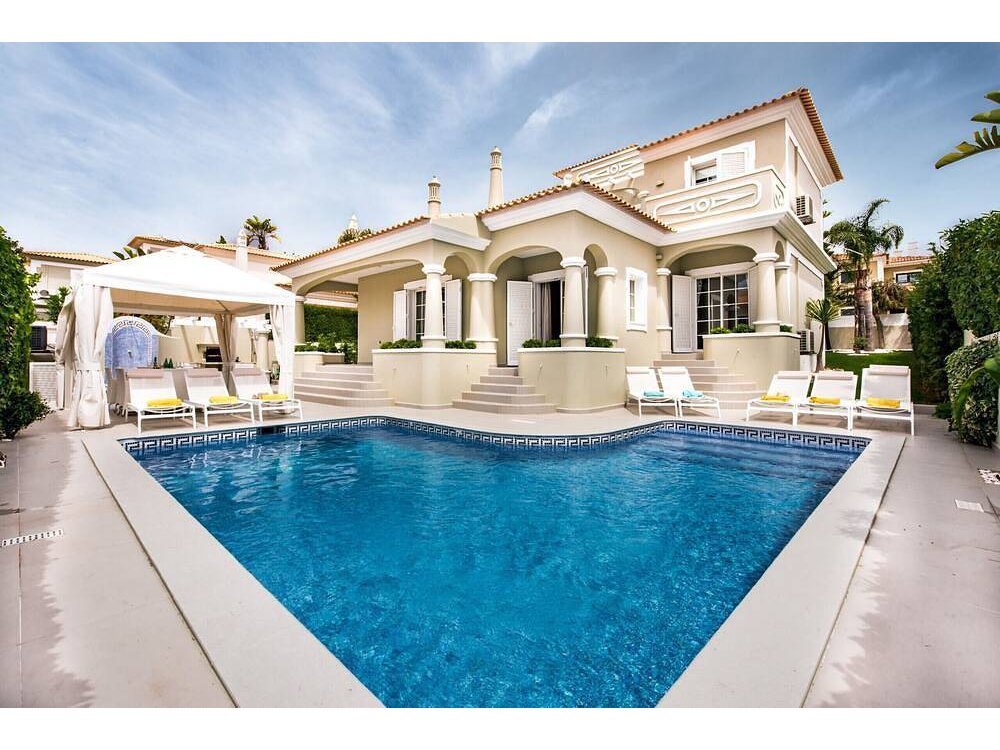 Holiday home in Albufeira from £344 per night