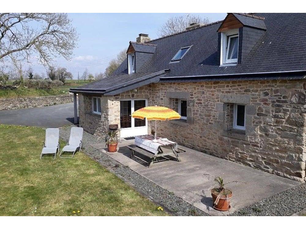 Holiday home in Plozévet from £58 per night
