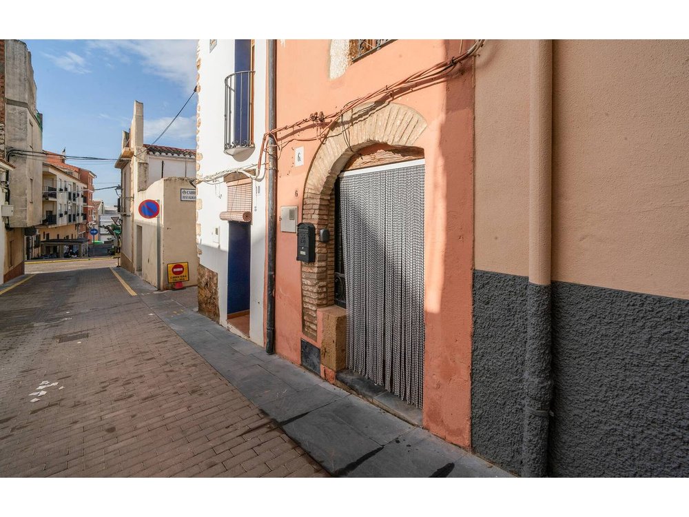 Holiday home in Cabanes from £57 per night