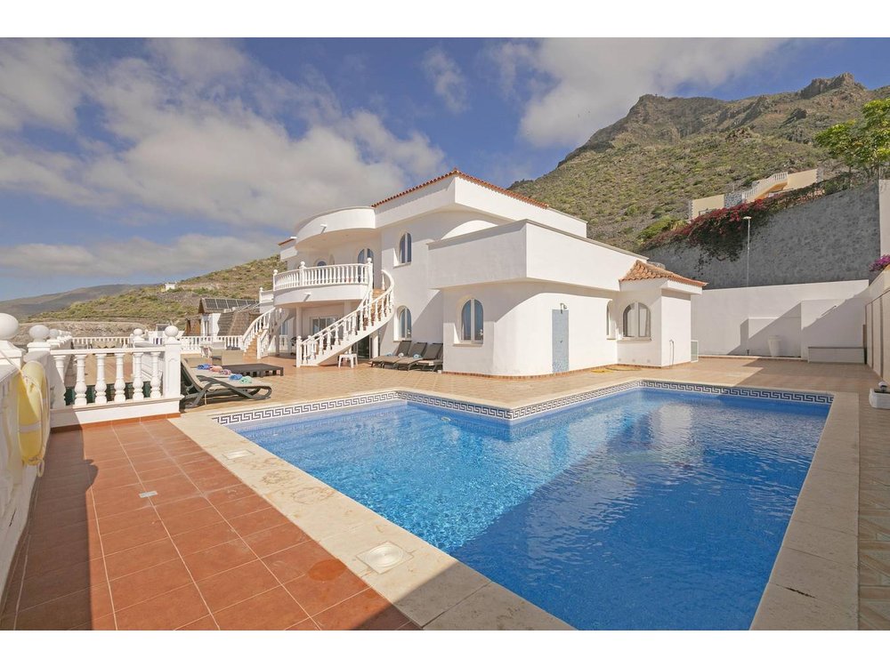Holiday home in Adeje from £520 per night