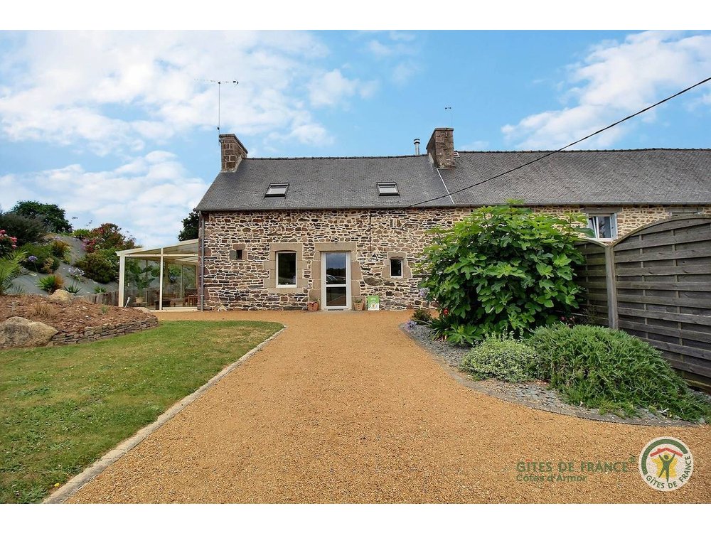 Holiday home in Yvias from £58 per night