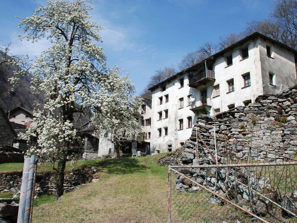 Holiday home in Lavizzara from £138 per night