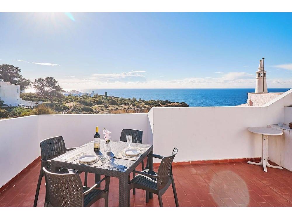 Holiday apartment in Lagoa from £112 per night