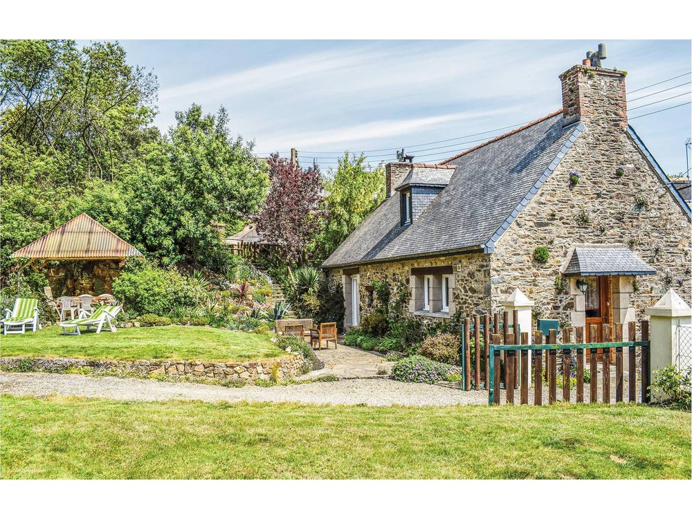 Holiday home in Plouguiel from £50 per night
