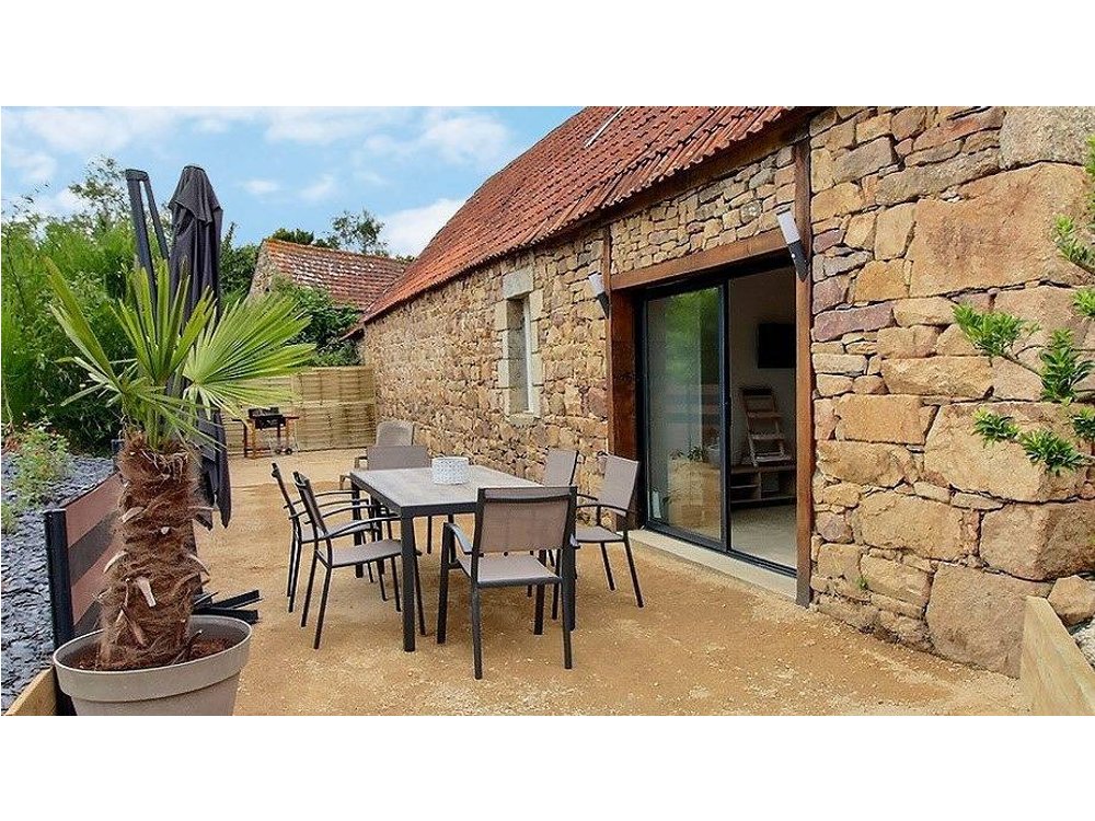 Holiday home in Ploumilliau from £58 per night