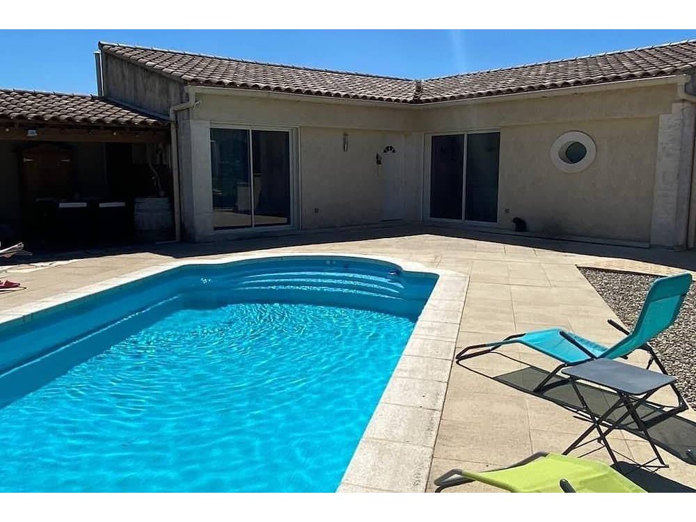 Holiday home in Séguret from £148 per night
