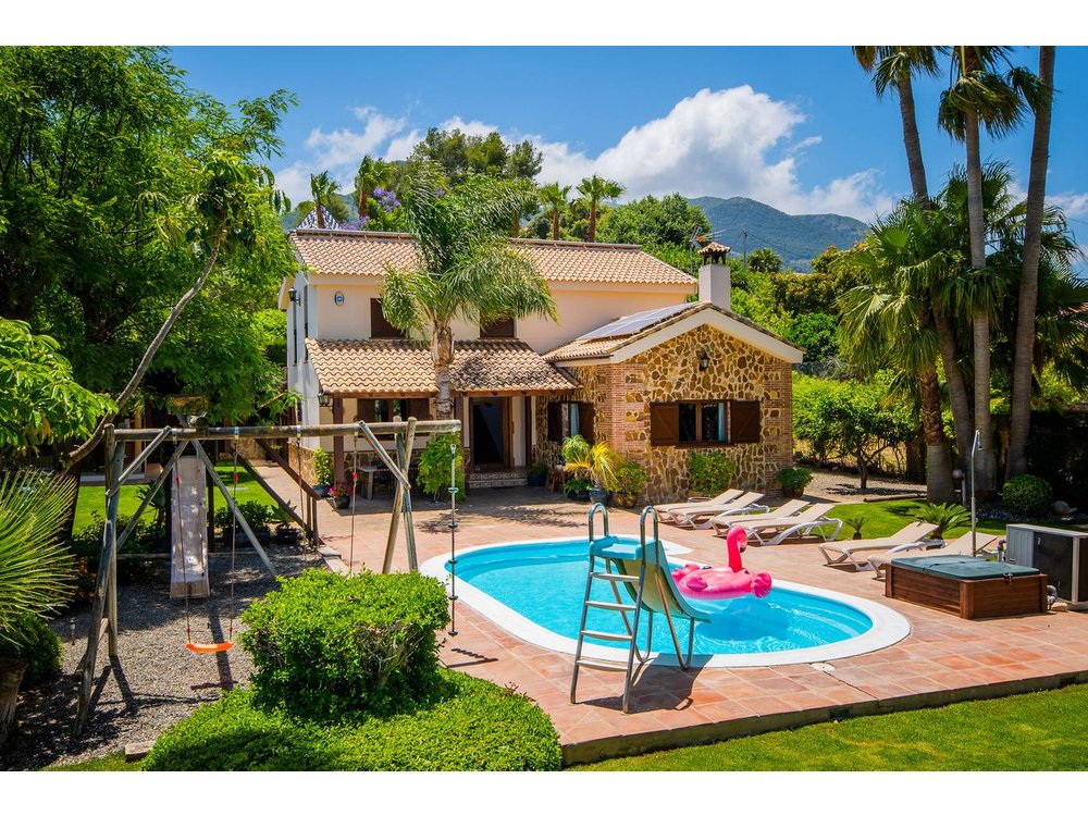 Holiday home in Málaga Province from £216 per night