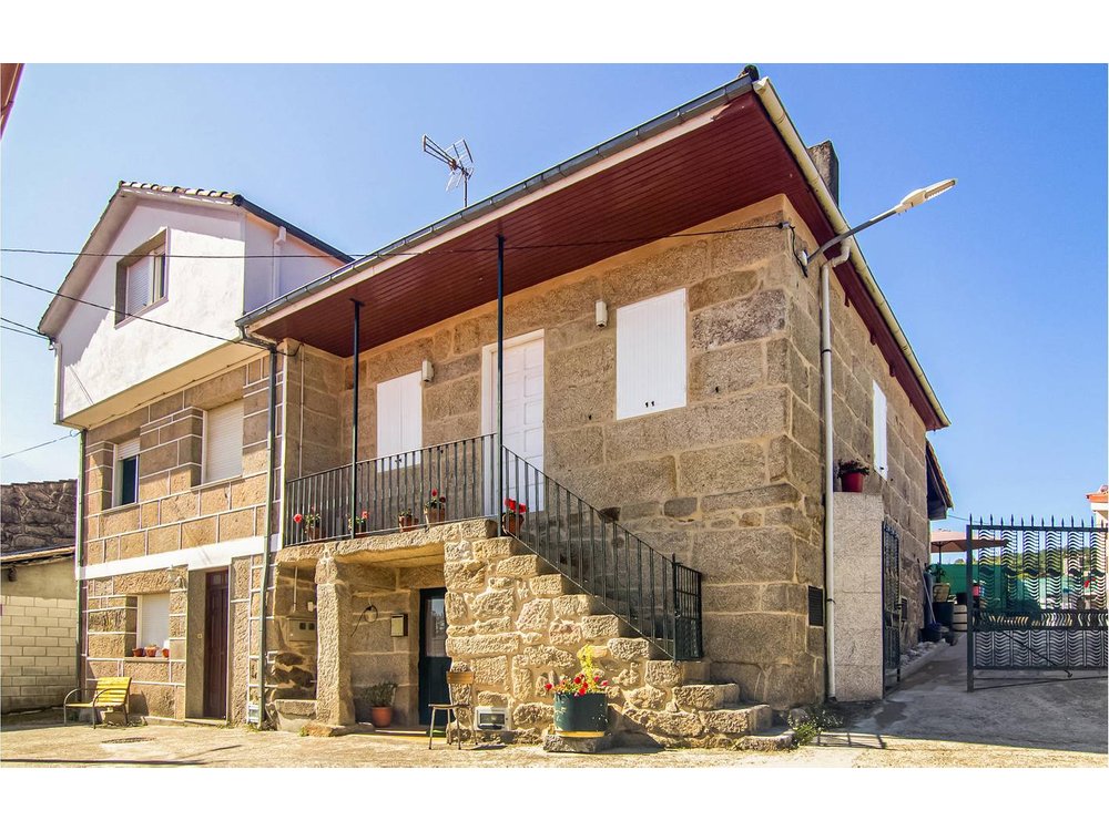Holiday home in A Peroxa from £52 per night