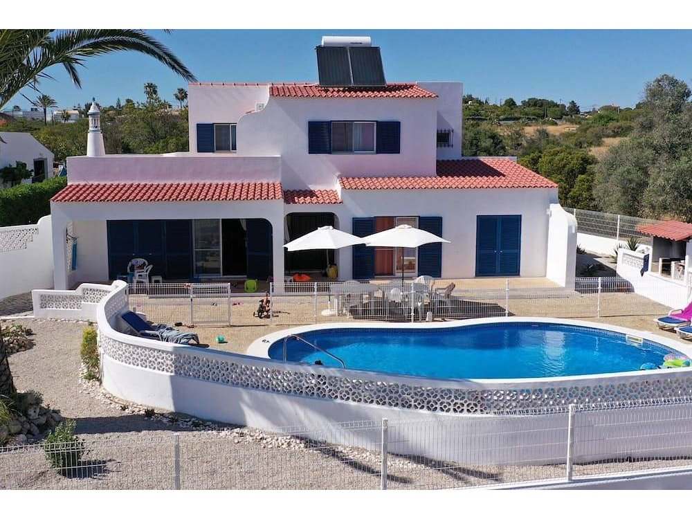 Holiday home in Lagoa from £188 per night